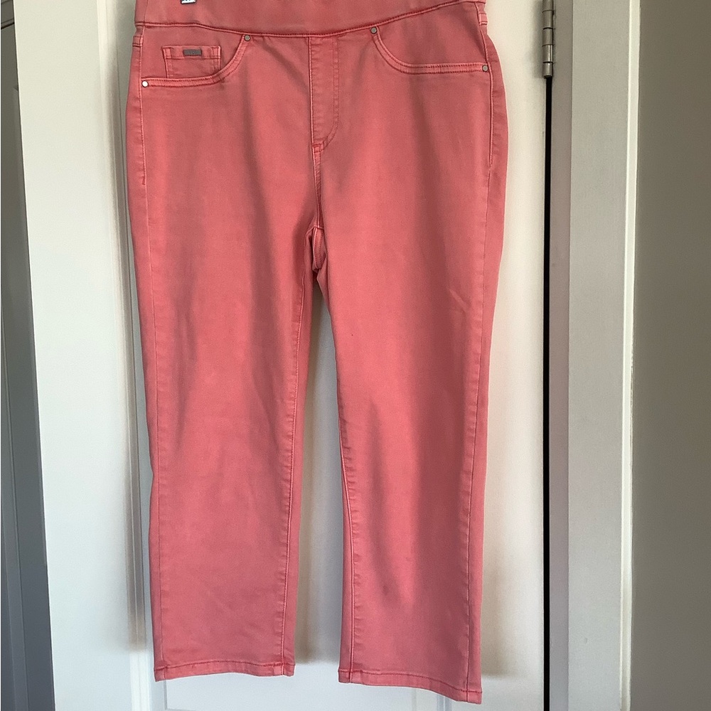 Woman’s crop pant.